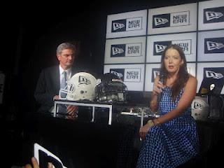 Presentan nueva línea de gorras de la NFL