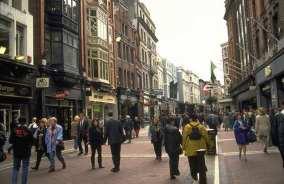 “Pisando fuerte”. Una empresa convierte la presión de las pisadas en energía eléctrica.