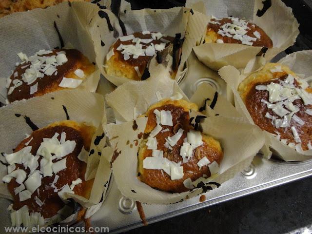 Muffins de arándanos y chocolate blanco