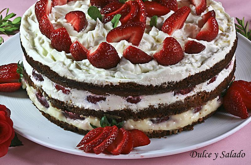 TARTA DE FRESAS CON CREMA PASTELERA Y NATA