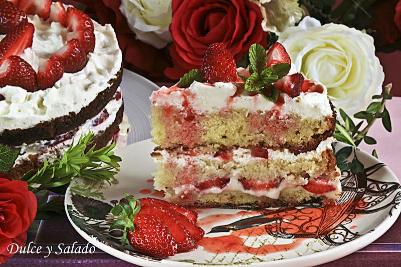 TARTA DE FRESAS CON CREMA PASTELERA Y NATA