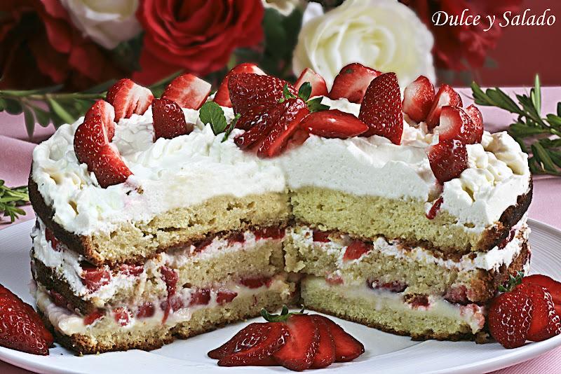 TARTA DE FRESAS CON CREMA PASTELERA Y NATA