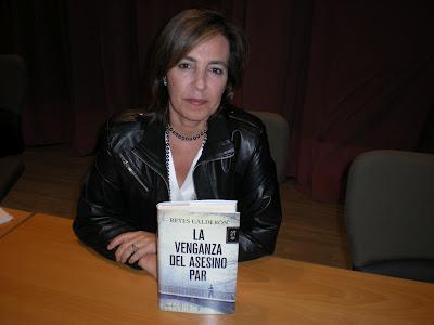 Presentación de La venganza del asesino par, la última novela de Reyes Calderón