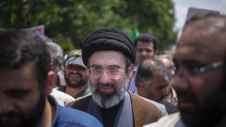 Mojtabá Jameneí es elegido líder supremo de Irán tras muerte de su padre