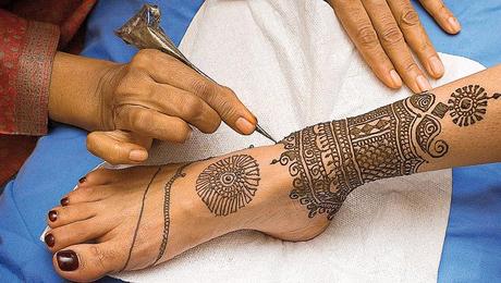 henna tatuaje Cuidado con los tatuajes temporales de henna
