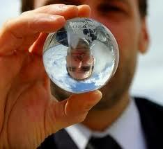 Diferenciar líderes de gerentes, un ejercicio intelectual que termina menguando a ambos.