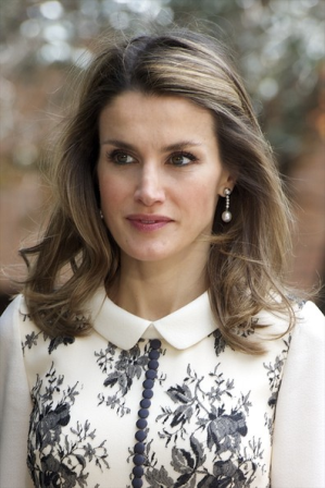 Dña. Letizia, muy elegante en el Premio Cervantes