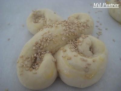 Pan entrelazado de aceite y sésamo