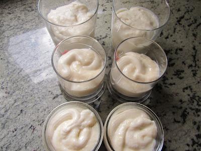 Vasitos de chocolate y galletas