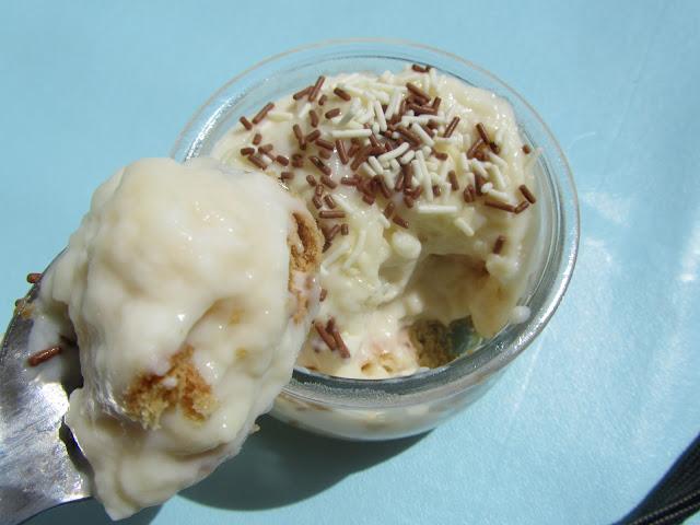 Vasitos de chocolate y galletas