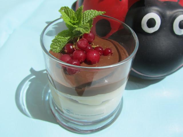 Vasitos de chocolate y galletas