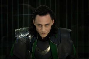 Tom Hiddleston escribe un artículo sobre los superhéroes en el cine