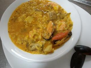 Arroz caldoso con pescado y mariscos