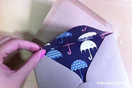 forro decorado dentro de un sobre