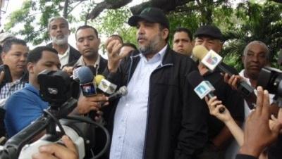 Marcos Martínez busca enmendar su error,  con una serie de inventos