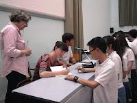 Ana Pomares en la IV Fira del Llibre 2012 del Colegio Inmaculada Jesuitas de Alicante