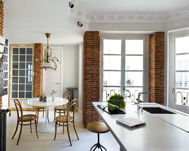 Lo viejo y lo nuevo, lo moderno y lo clásico en un piso en Madrid