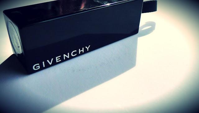 Bold lips en carmín.