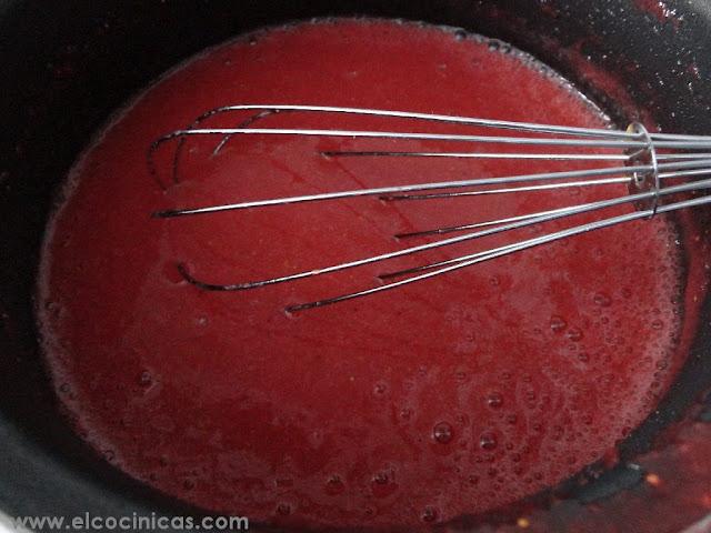 Tarta de mousse de fresa