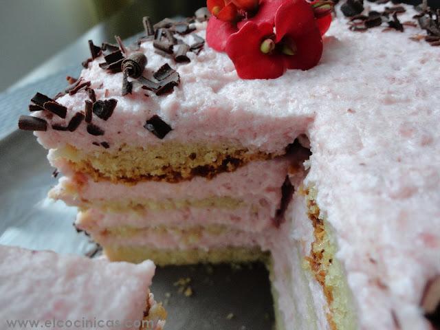 Tarta de mousse de fresa