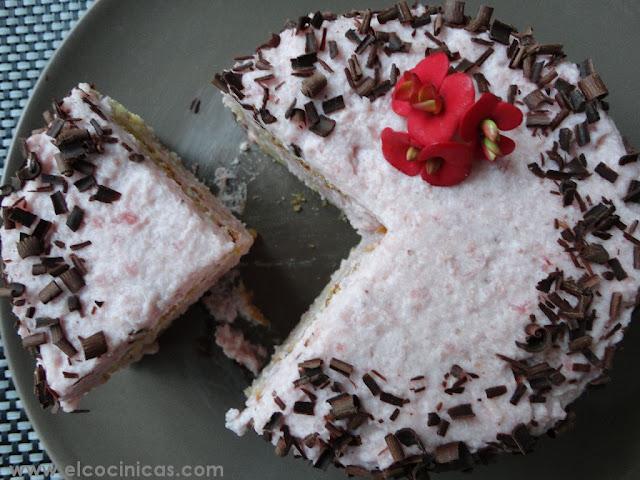 Tarta de mousse de fresa