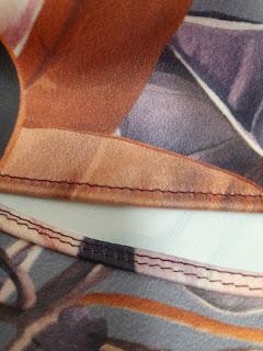 FALDA CON ESTAMPADADO DE HOJAS