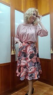 FALDA CON ESTAMPADADO DE HOJAS