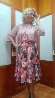 FALDA CON ESTAMPADADO DE HOJAS