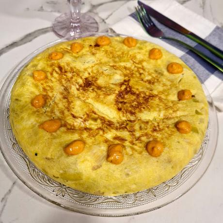 Tortilla de Calçots a la brasa en su salsa