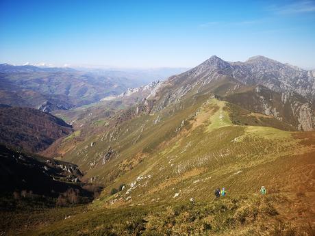 La Forcada y el Cuetu Santibánes (Cuchu) desde Pelluno