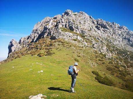 La Forcada y el Cuetu Santibánes (Cuchu) desde Pelluno