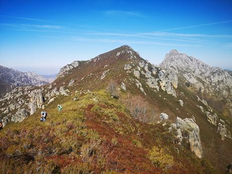 La Forcada y el Cuetu Santibánes (Cuchu) desde Pelluno
