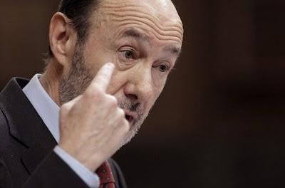 Gobierno y oposición se enfrascan y el rey vuelve al quirófano.