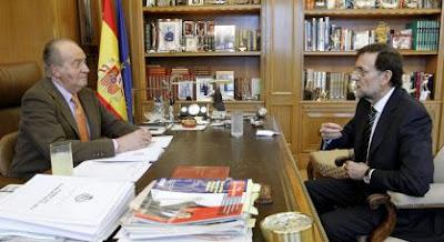 Gobierno y oposición se enfrascan y el rey vuelve al quirófano.