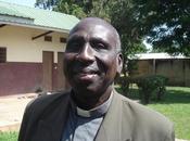 cura ugandés temía perder manos