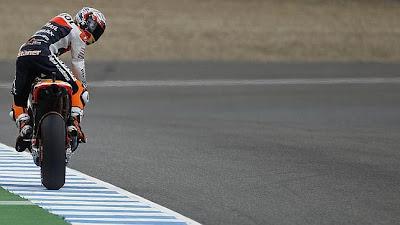 Stoner rompe su racha en Jerez superando a Lorenzo