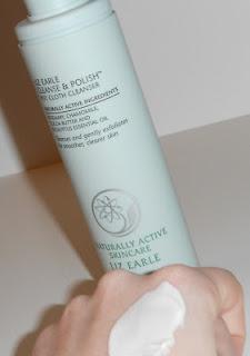 Limpiador Cleanse & Polish de Liz Earle