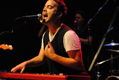 High Ceilings & Collarbones (2011) El Álbum Debut de Juan Zelada...