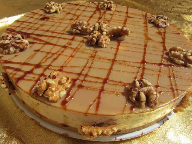 Tarta de queso, miel y nueces