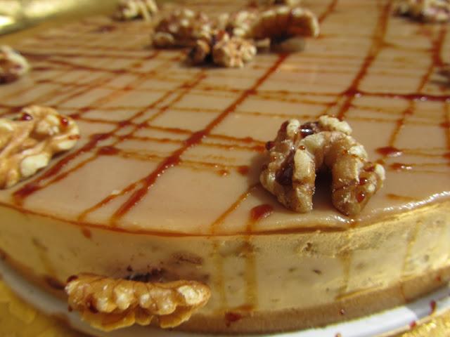 Tarta de queso, miel y nueces