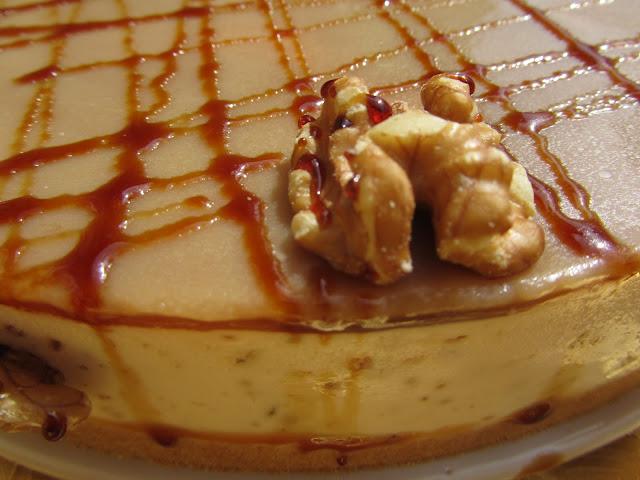 Tarta de queso, miel y nueces