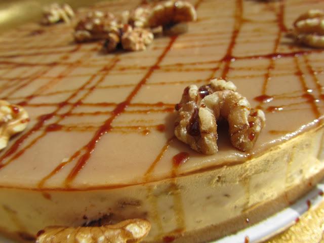 Tarta de queso, miel y nueces