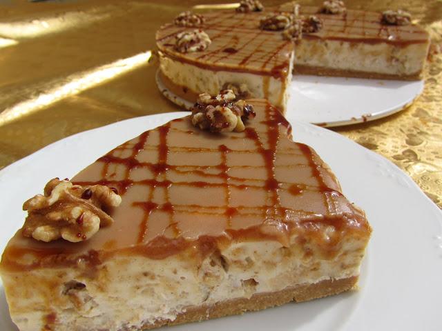 Tarta de queso, miel y nueces