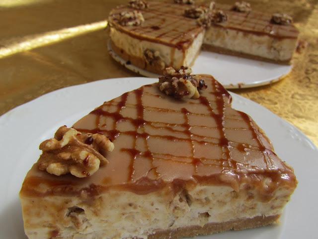 Tarta de queso, miel y nueces