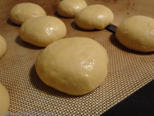 Pan de leche. Bollos de leche