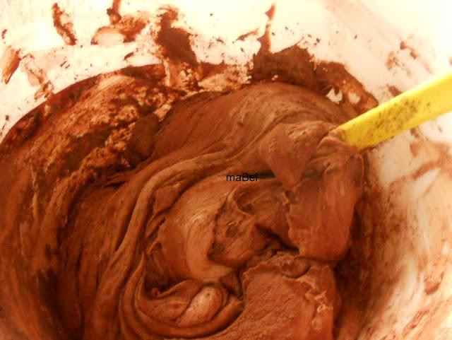 Brownie lujurioso de tres chocolates (Dolli Irigoyen)