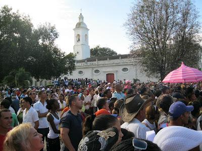 1º de Mayo en Sagua la Grande tras el lente.