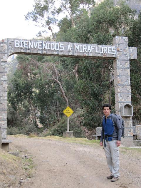 CAMINANDO HACIA UN PUEBLO FANTASMA: HUAQUIS