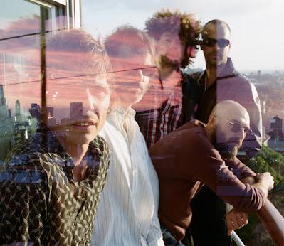 Pond - Two hands (2026)