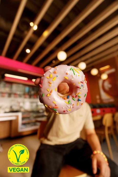 Dunkin’ certifica sus productos con el Sello V-Label en Chile